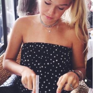 ✨Brandy Melville crop star top✨